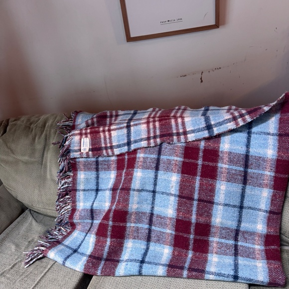 Huge 80 by 72 heavyweight vintage Mexican blanket knit acrylic blend by Carmate - Picture 4 of 8